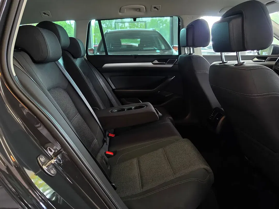 Volkswagen Passat Variant - Thumbnail 11