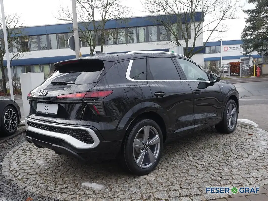 Audi Q3 - Thumbnail 3