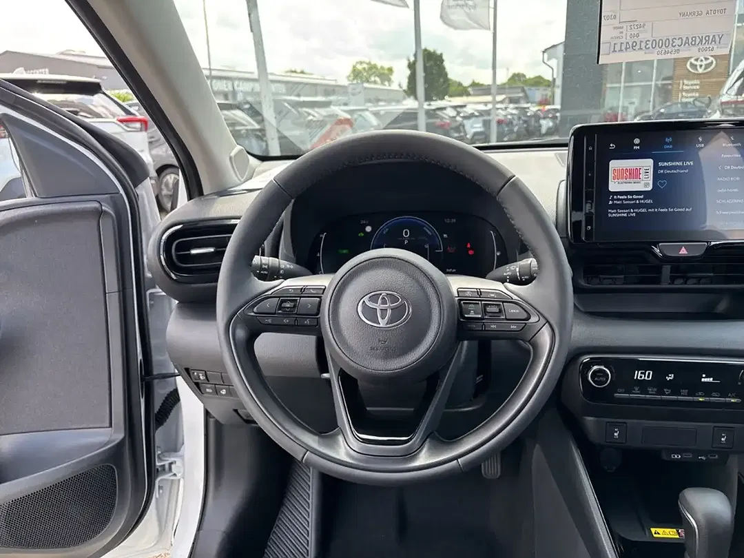 Toyota Yaris - Thumbnail 13