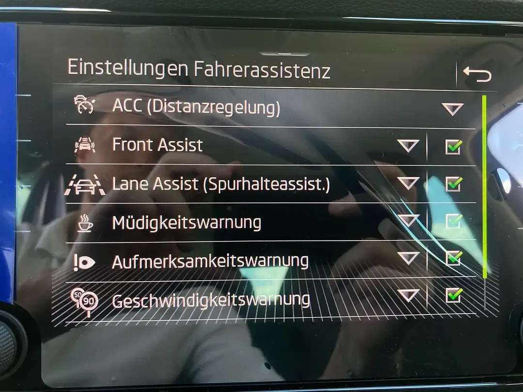 Skoda Karoq - Thumbnail 13