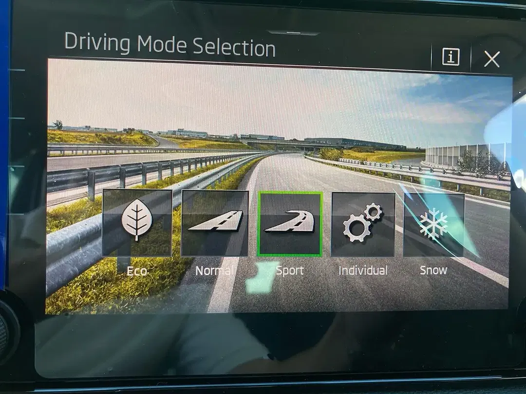 Skoda Karoq - Thumbnail 14