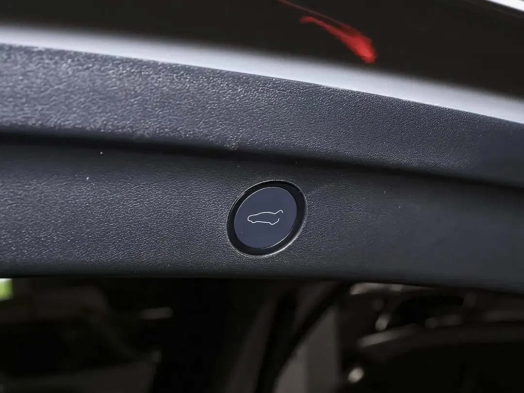 Tesla Model Y - Thumbnail 12