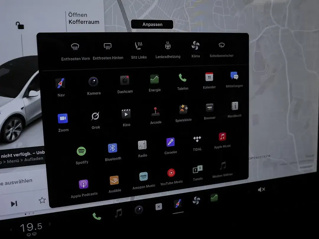 Tesla Model Y - Thumbnail 16