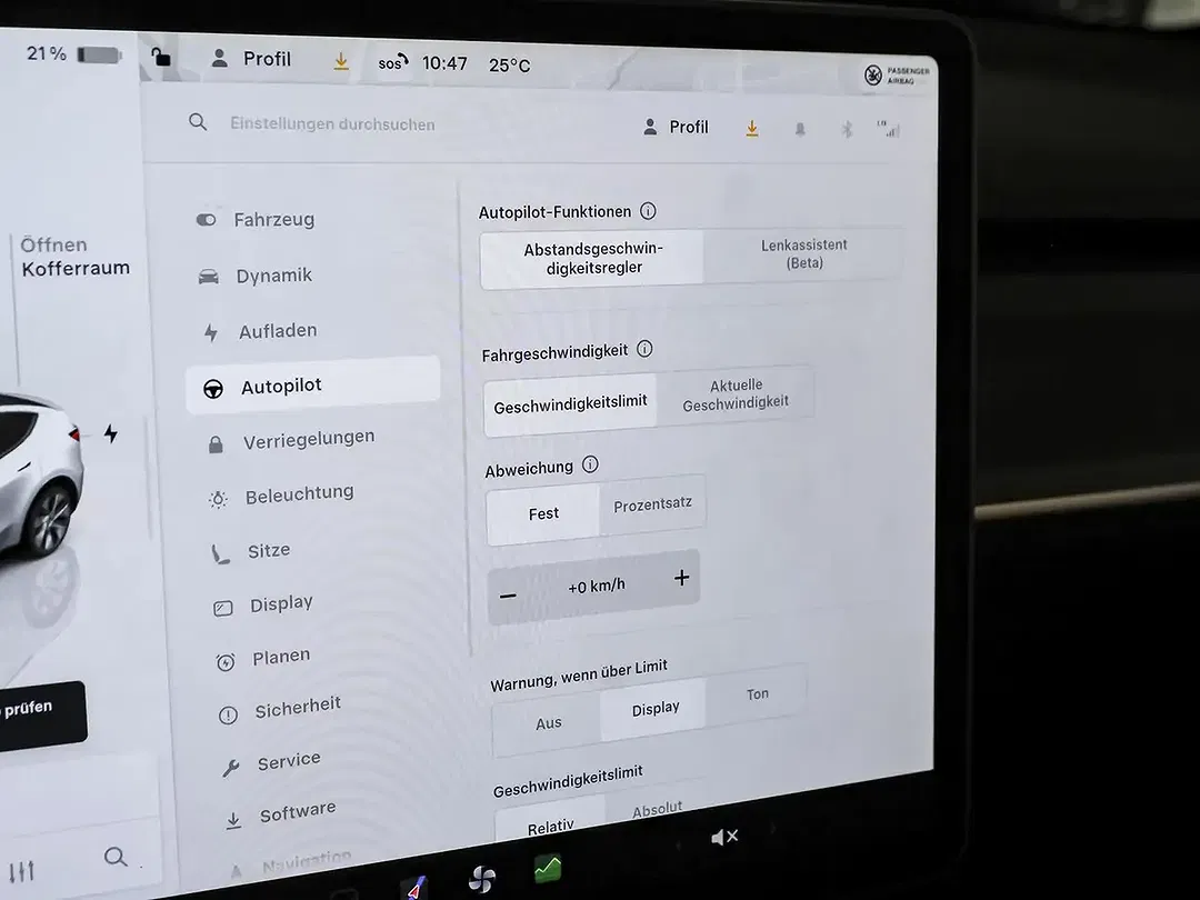 Tesla Model Y - Thumbnail 17
