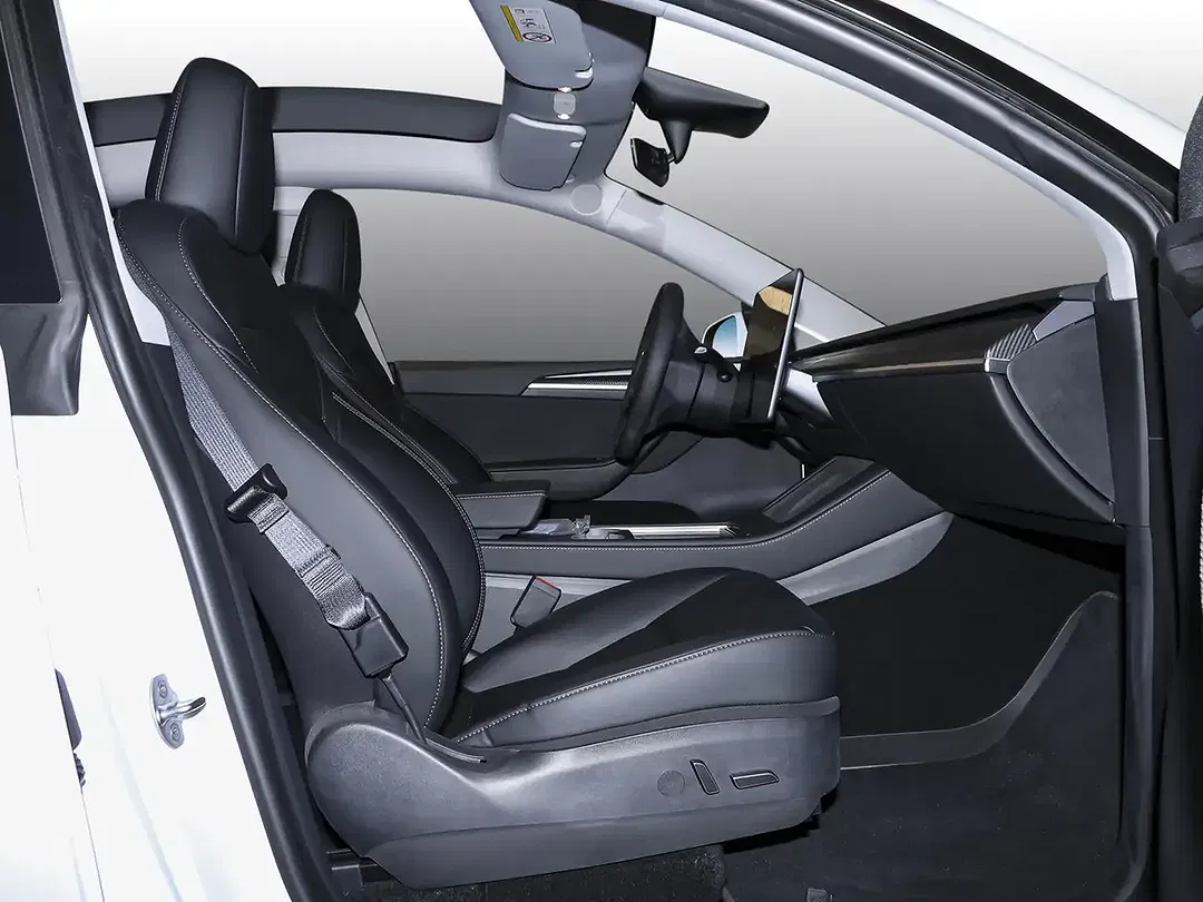 Tesla Model Y - Thumbnail 4