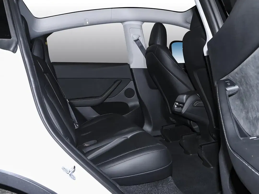 Tesla Model Y - Thumbnail 5