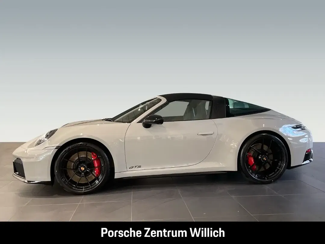 Porsche 992 - Thumbnail 2