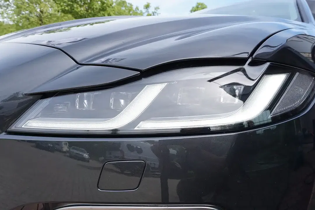 Jaguar XF - Thumbnail 10