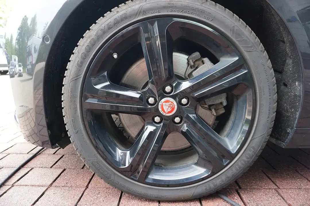 Jaguar XF - Thumbnail 11