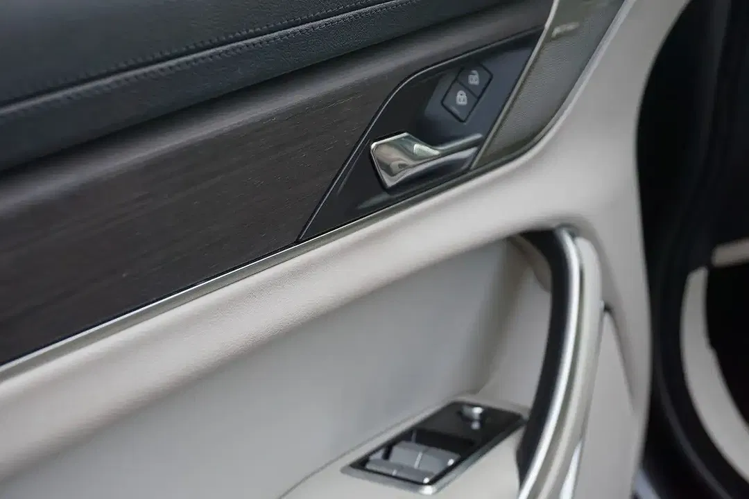Jaguar XF - Thumbnail 12