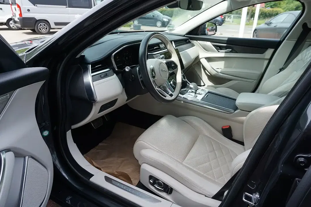 Jaguar XF - Thumbnail 13