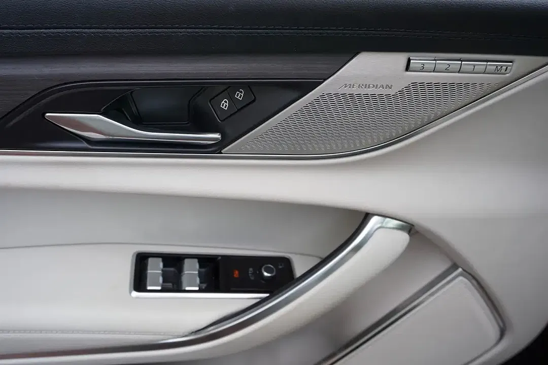 Jaguar XF - Thumbnail 15