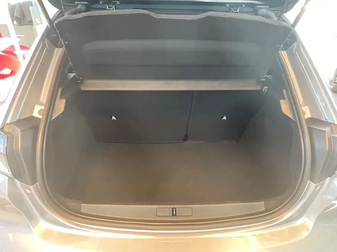 Peugeot 208 - Thumbnail 9
