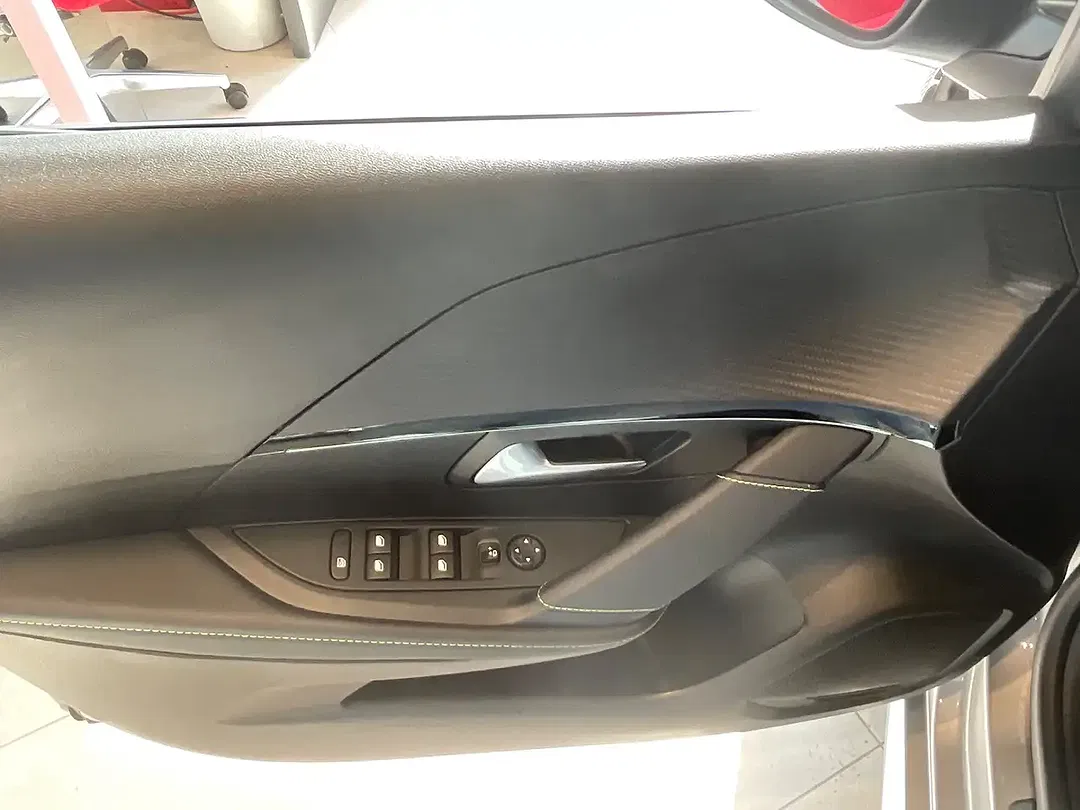 Peugeot 208 - Thumbnail 10