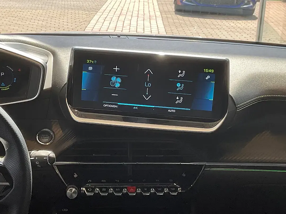 Peugeot 208 - Thumbnail 12