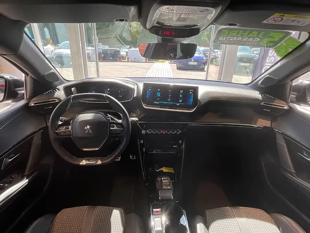 Peugeot 208 - Thumbnail 13