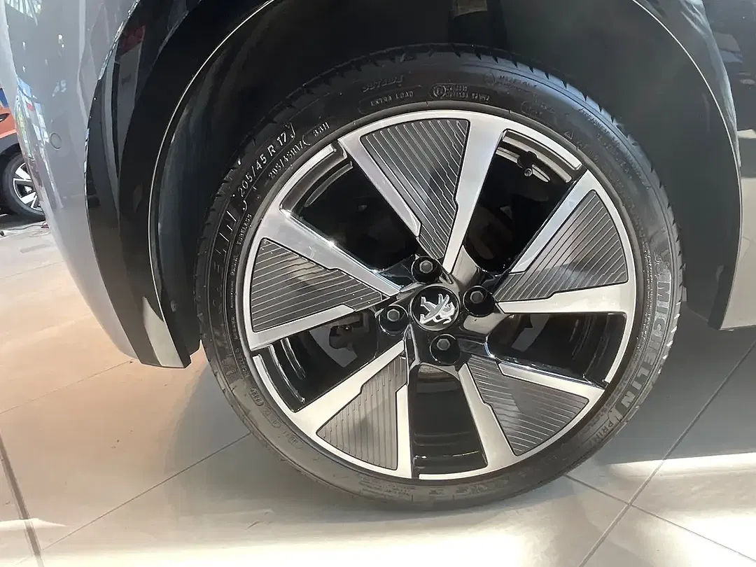 Peugeot 208 - Thumbnail 15