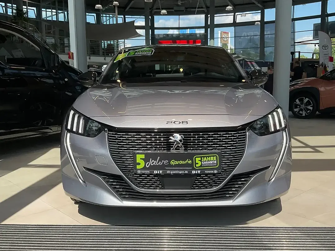 Peugeot 208 - Thumbnail 3