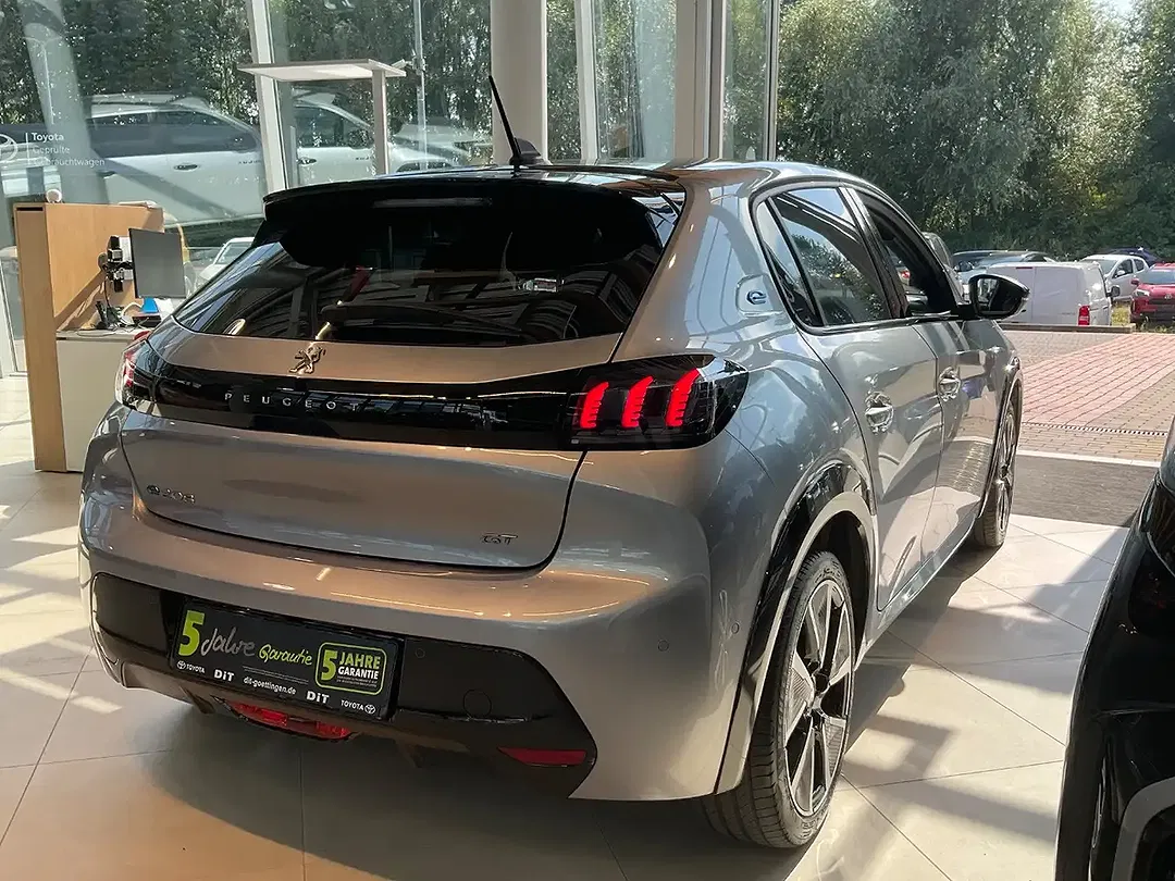 Peugeot 208 - Thumbnail 5