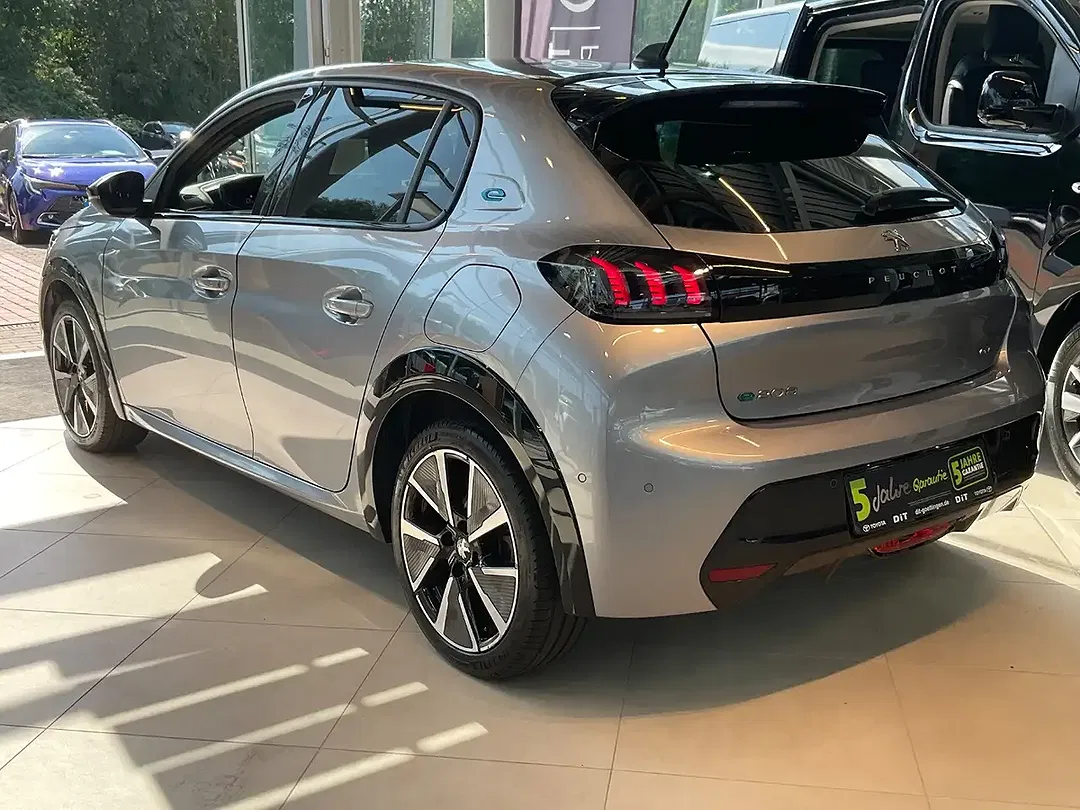 Peugeot 208 - Thumbnail 7