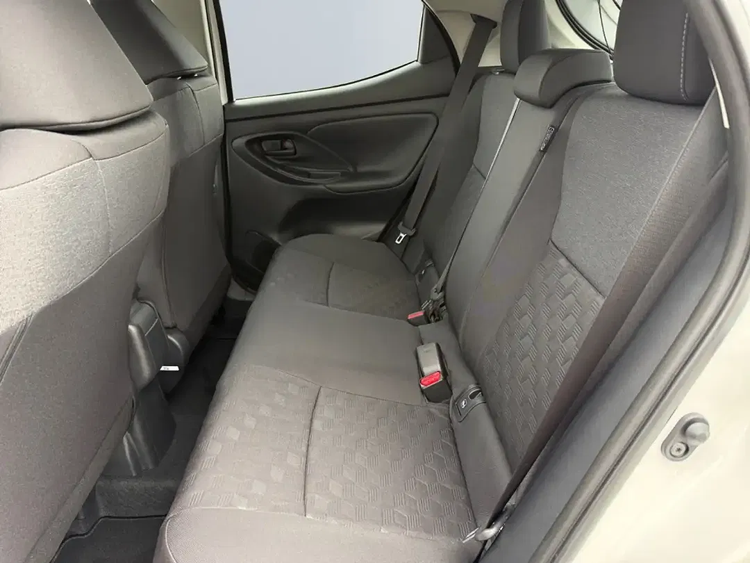 Toyota Yaris - Thumbnail 13