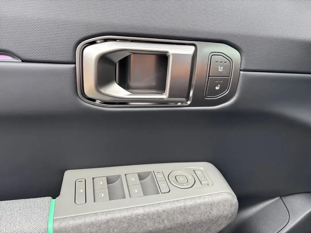 Kia EV4 - Thumbnail 14