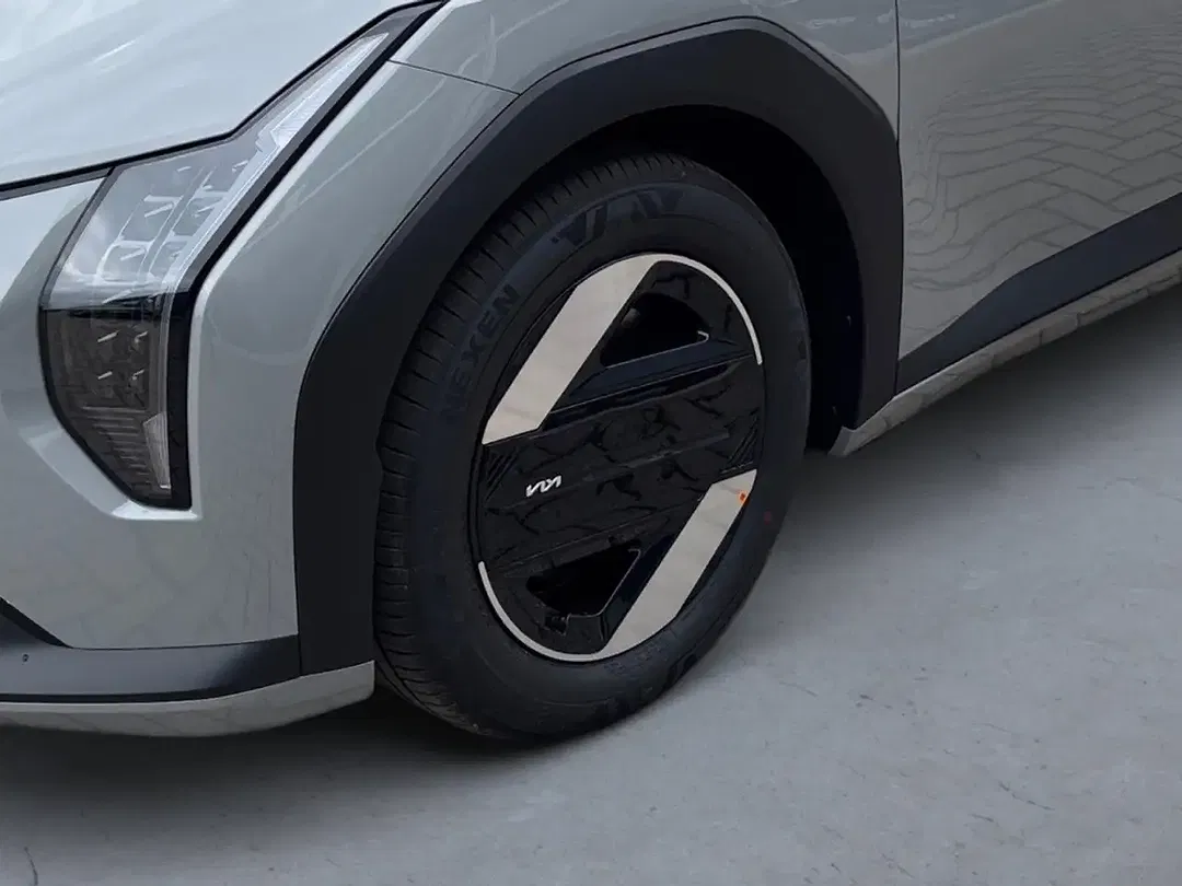 Kia EV4 - Thumbnail 6