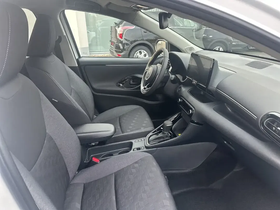 Toyota Yaris - Thumbnail 6