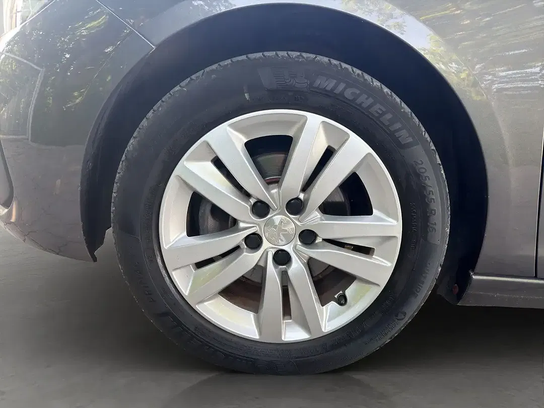 Peugeot 308 - Thumbnail 9