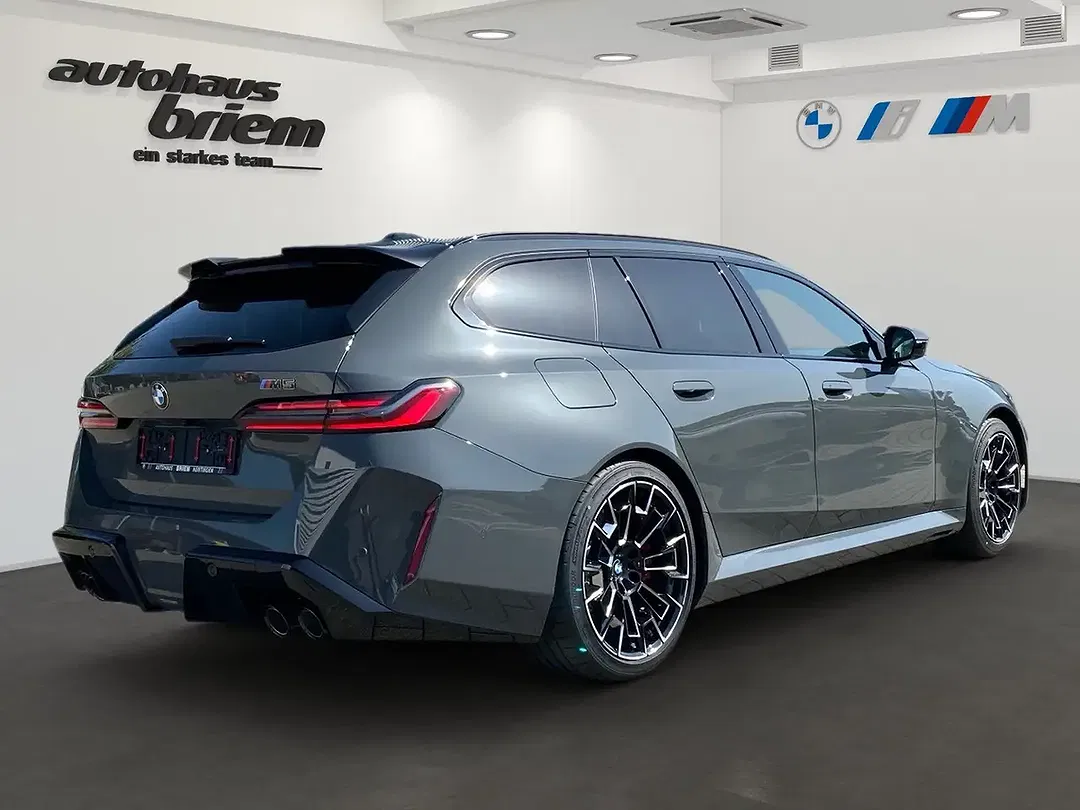 BMW M5 - Thumbnail 3