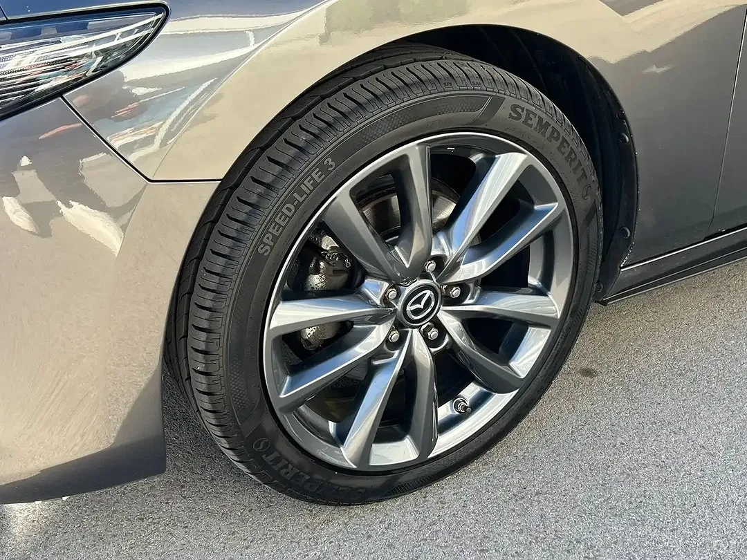 Mazda 3 - Thumbnail 3
