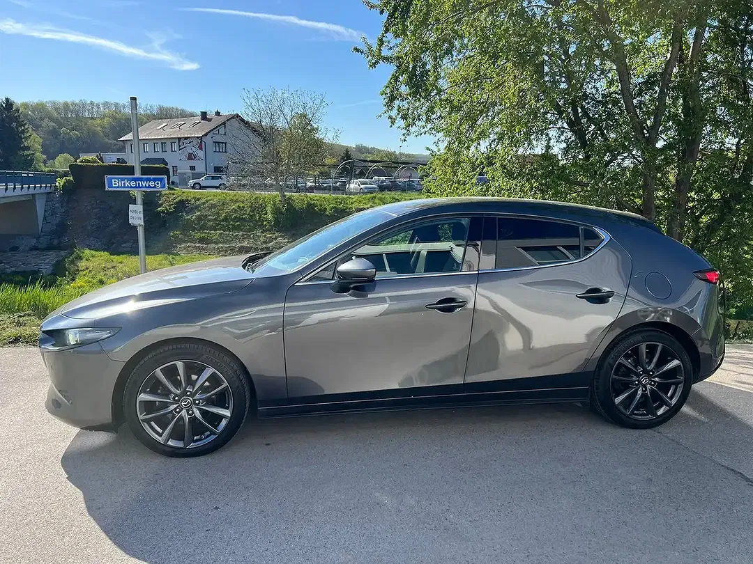Mazda 3 - Thumbnail 4