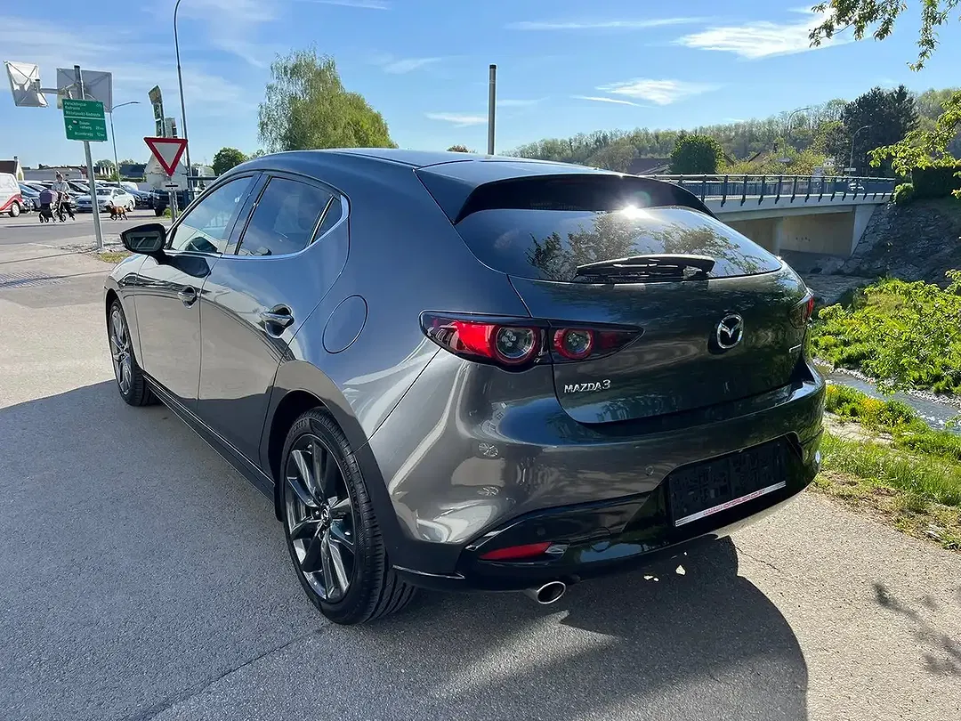 Mazda 3 - Thumbnail 5