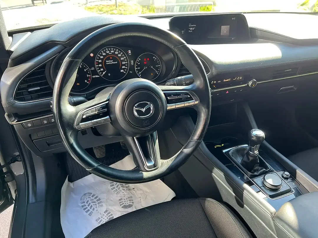 Mazda 3 - Thumbnail 8
