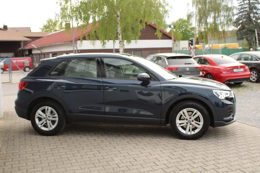 Audi Q3 - Thumbnail 4