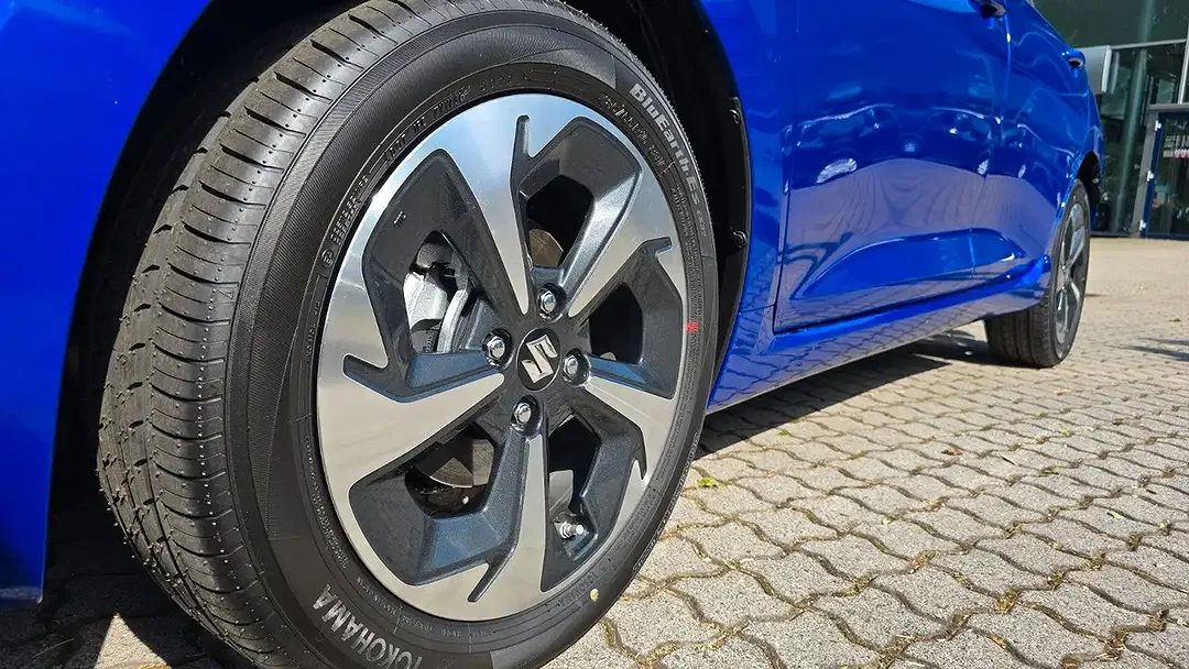 Suzuki Swift - Thumbnail 4