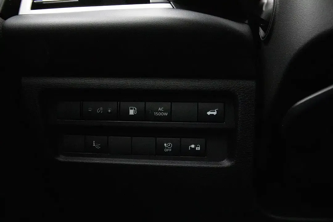 Mitsubishi Outlander - Thumbnail 11