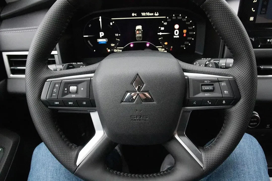 Mitsubishi Outlander - Thumbnail 4