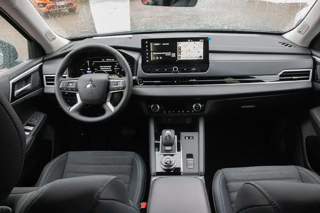 Mitsubishi Outlander - Thumbnail 9
