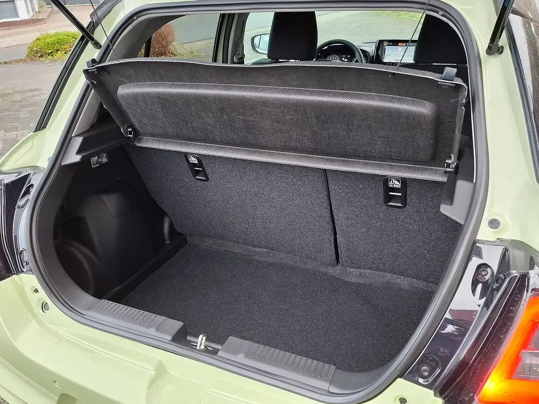 Suzuki Swift - Thumbnail 8