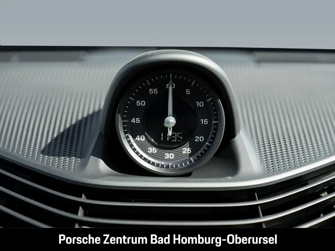 Porsche Taycan - Thumbnail 15