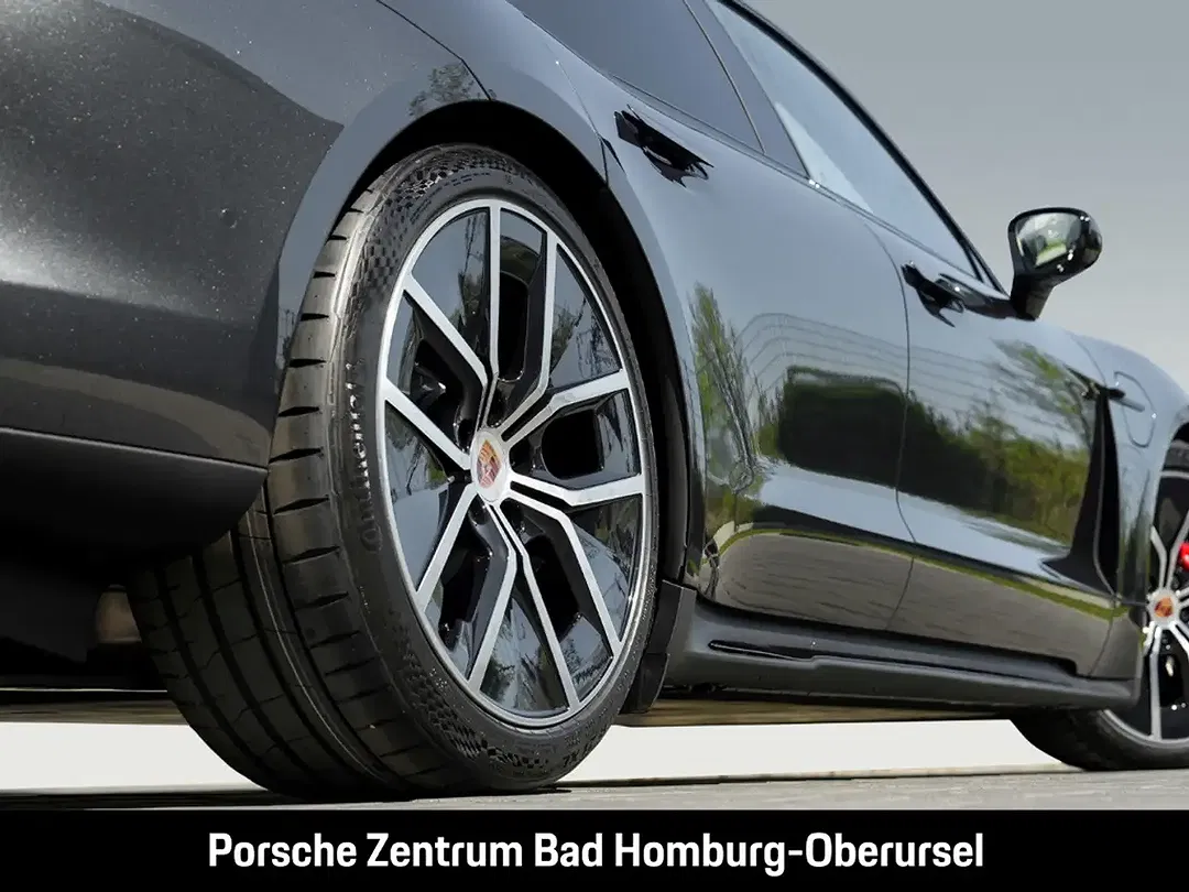 Porsche Taycan - Thumbnail 8