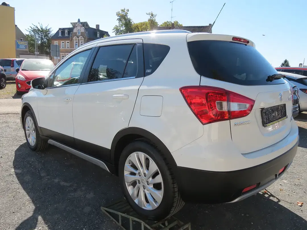 Suzuki SX4 S-Cross - Thumbnail 5