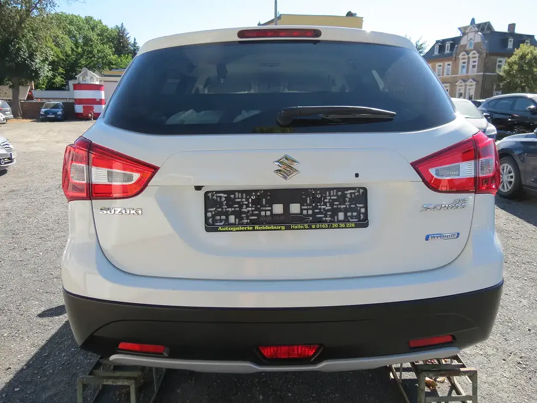 Suzuki SX4 S-Cross - Thumbnail 6