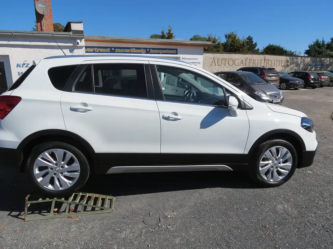Suzuki SX4 S-Cross - Thumbnail 8