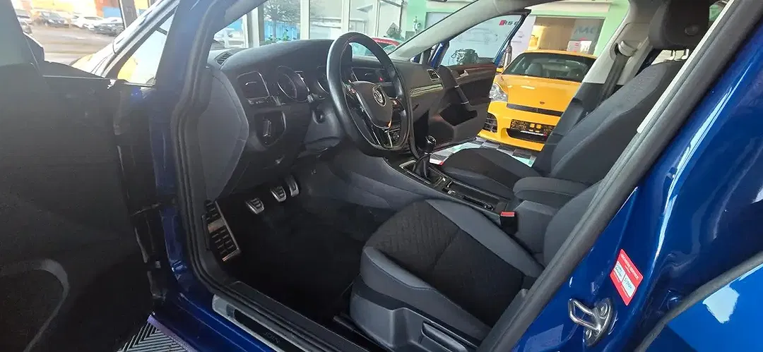 Volkswagen Golf - Thumbnail 10