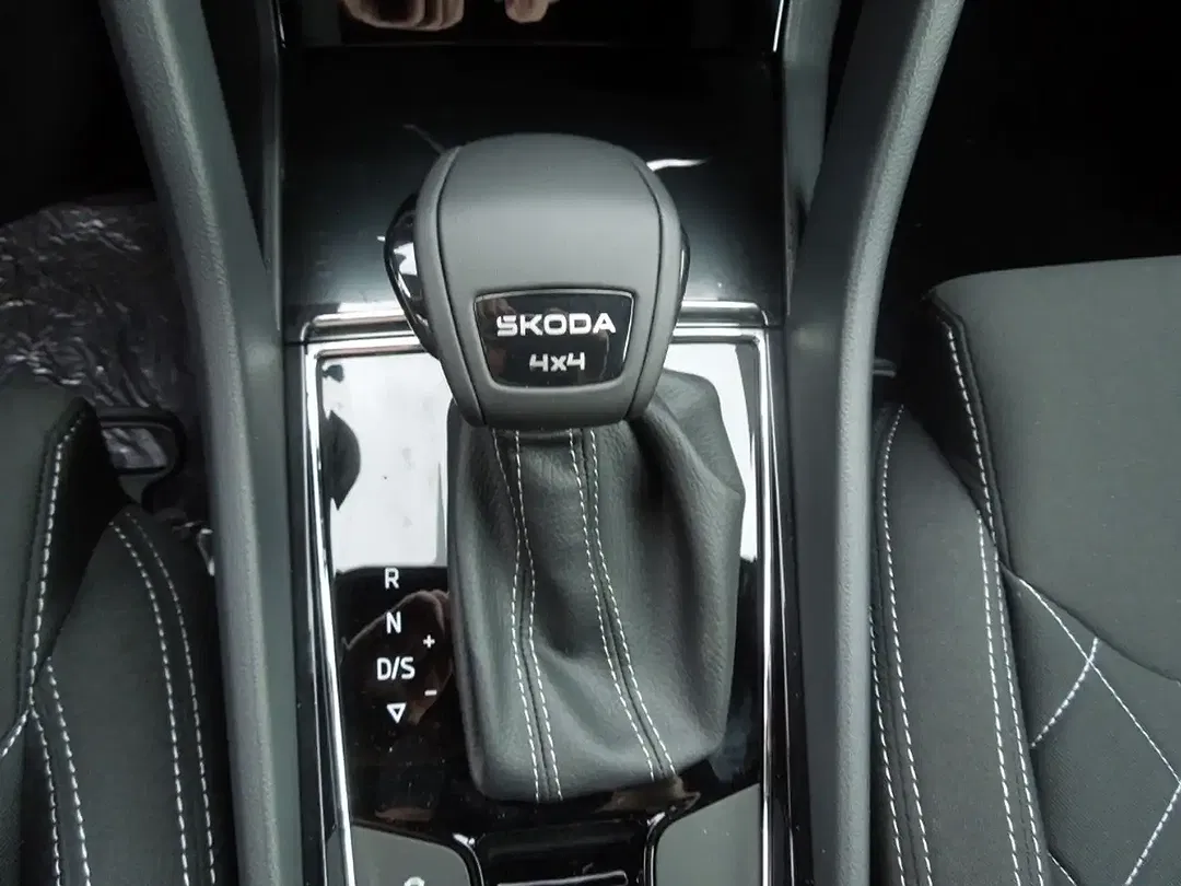 Skoda Karoq - Thumbnail 9