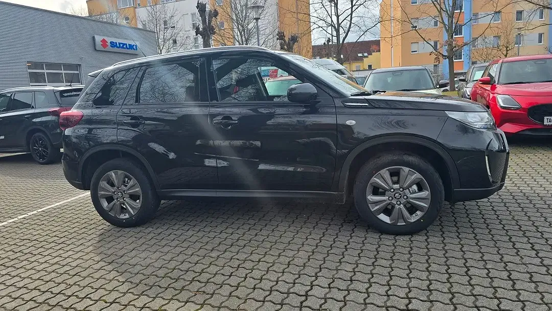 Suzuki Vitara - Thumbnail 5