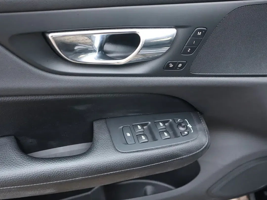 Volvo S60 - Thumbnail 4