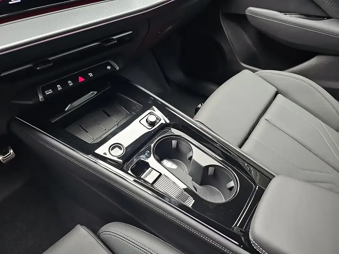 Audi Q3 - Thumbnail 12